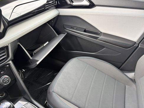 Used 2024 Volkswagen Taos SE image 29