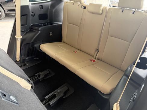 Used 2022 Toyota Highlander XLE FWD image 26