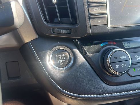 Used 2017 Toyota RAV4 XLE AWD/4WD image 17