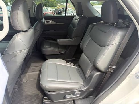Used 2025 Ford Explorer Active w/ Active Comfort Package AWD/4WD image 14