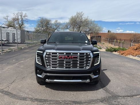 Used 2025 GMC Yukon Denali w/ Advanced Technology Package image 3
