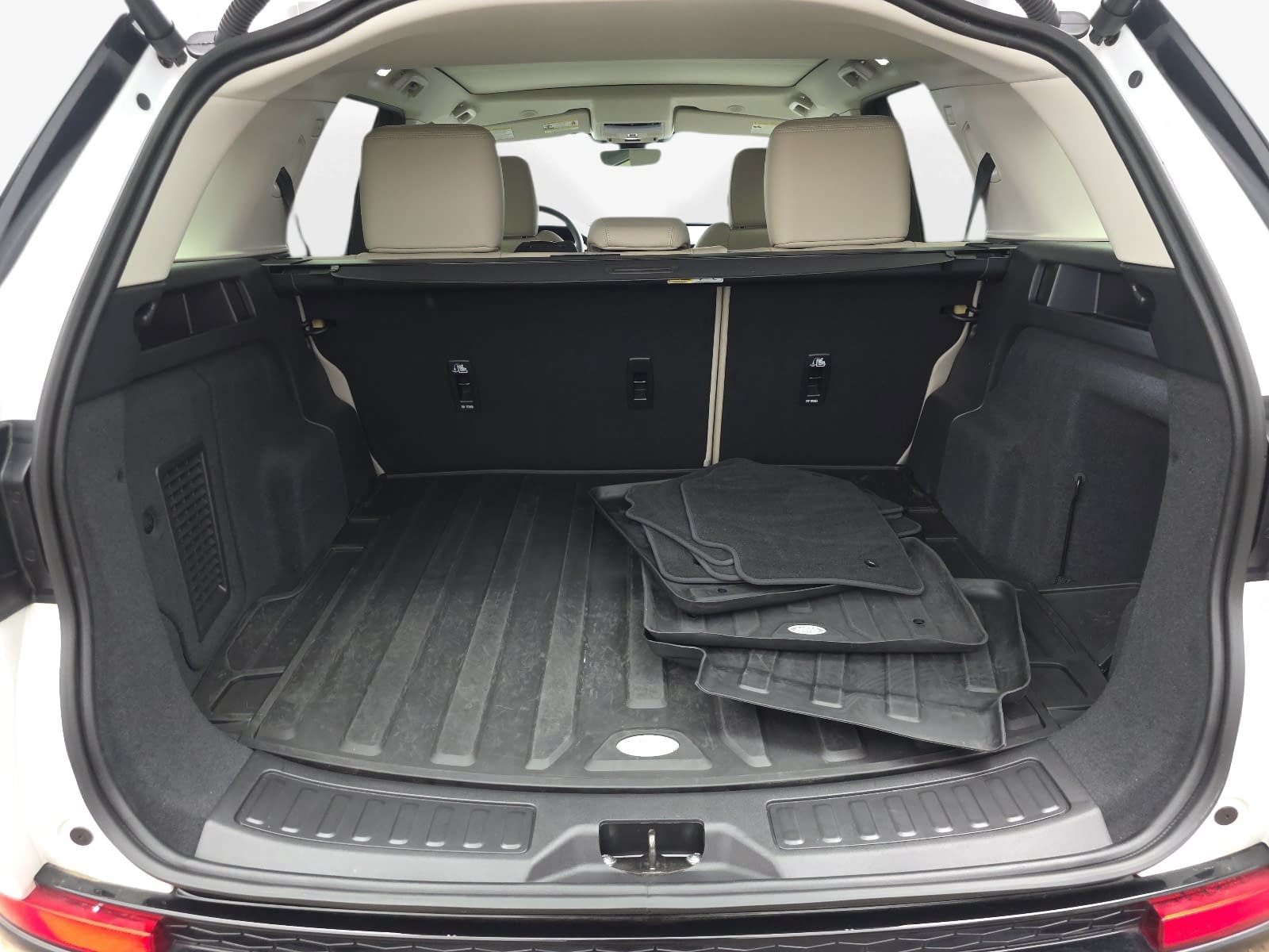 Used 2025 Land Rover Discovery Sport S AWD/4WD image 27