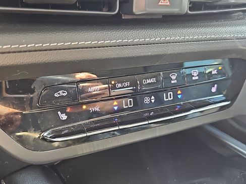 Used 2023 Buick Envision Essence FWD image 17