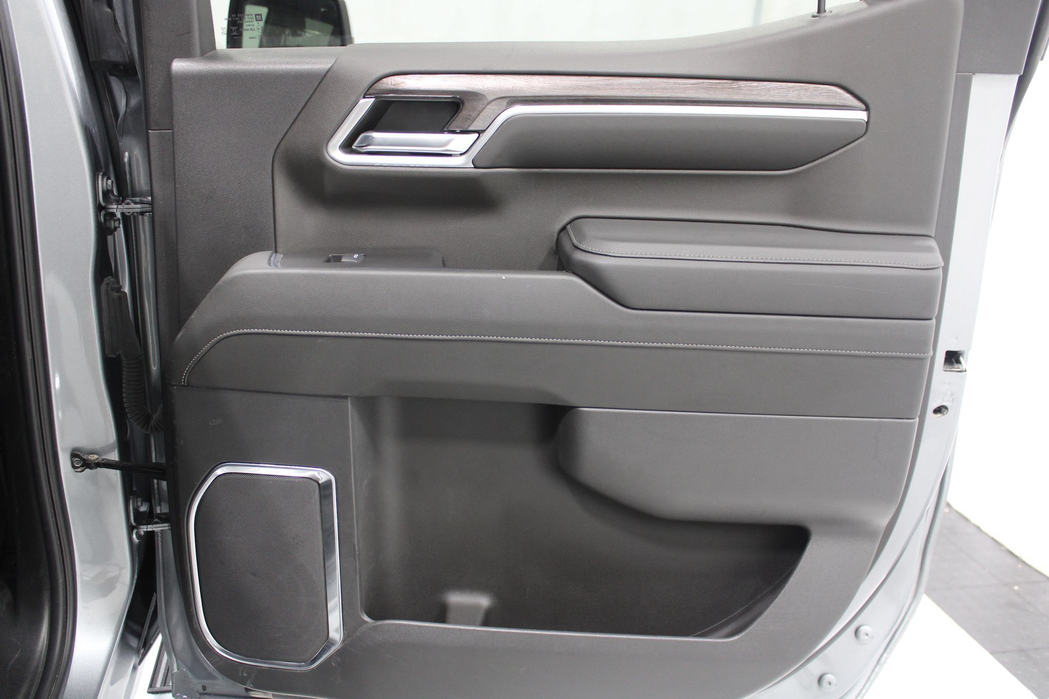 Used 2024 Chevrolet Silverado 1500 LTZ AWD/4WD image 21