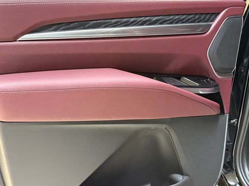 New 2026 Cadillac Escalade ESV Sport w/ LPO, ONYX Package image 48