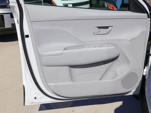 New 2026 Hyundai Kona SE image 11