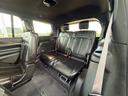 Used 2025 Jeep Grand Cherokee L Limited w/ Black Appearance Package AWD/4WD image 33
