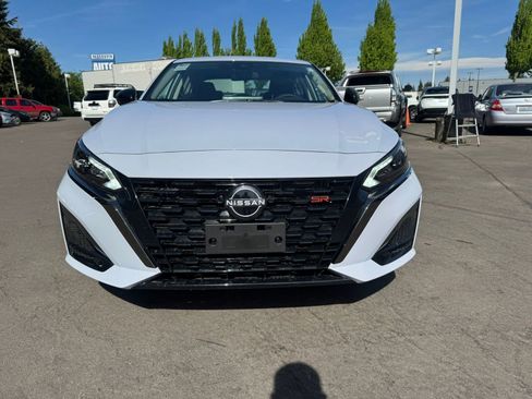 Used 2025 Nissan Altima 2.5 SR w/ SR Premium Package image 2