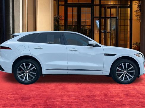 Used 2023 Jaguar F-PACE R-Dynamic S image 9