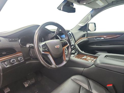 Used 2019 Cadillac Escalade Luxury image 10