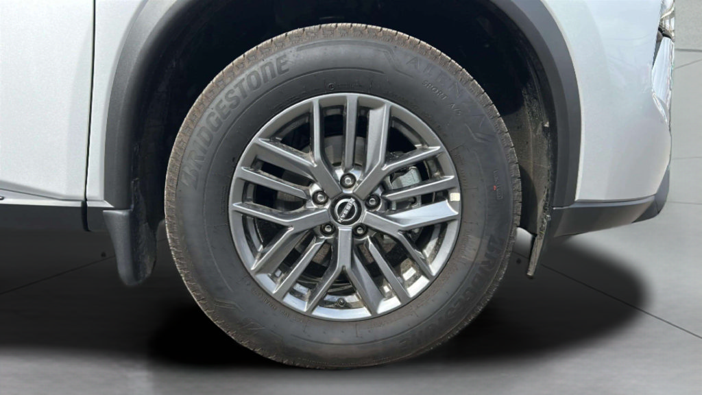 Used 2025 Nissan Rogue S FWD image 33