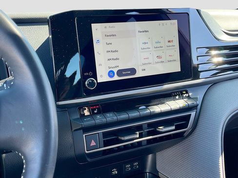 Used 2025 Toyota Camry SE w/ Convenience Package image 14