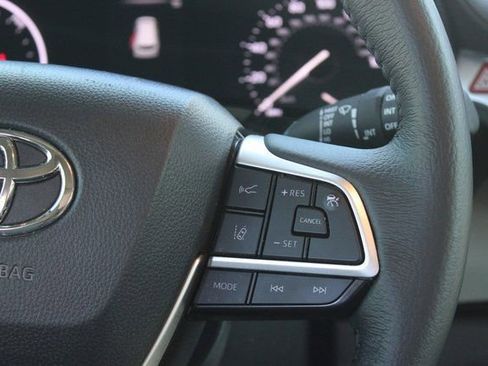 Used 2024 Toyota Sienna XLE image 34