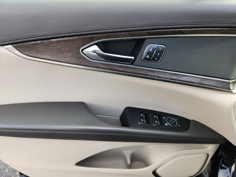 Used 2018 Lincoln MKX Reserve image 18