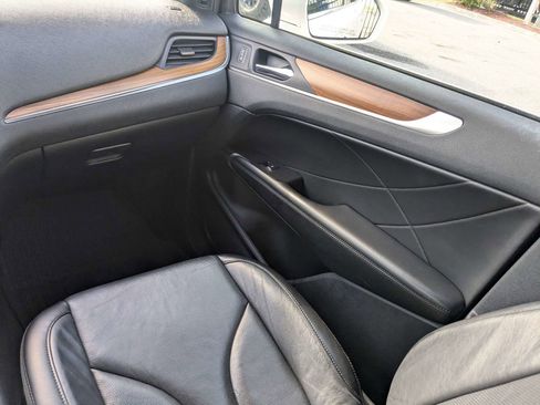 Used 2019 Lincoln MKC Reserve w/ MKC Climate Package FWD image 18