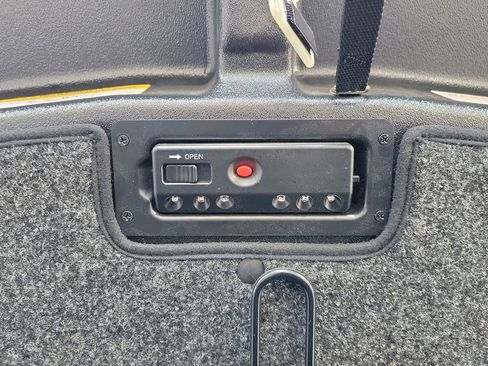 Used 2025 GMC Sierra 1500 Denali w/ Technology Package AWD/4WD image 12