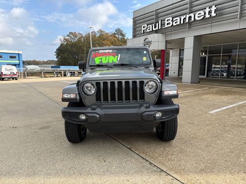 Used 2020 Jeep Wrangler Unlimited Sahara image 21