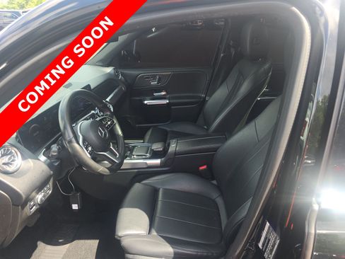 Used 2021 Mercedes-Benz GLB 250 4MATIC w/ Premium Package image 6
