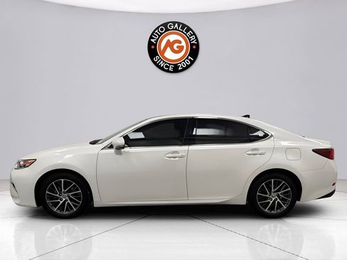 Used 2018 Lexus ES 350 w/ Luxury Package w/Wood Trim image 4