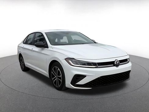 Used 2025 Volkswagen Jetta Sport image 2