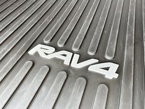 Used 2022 Toyota RAV4 XLE Premium image 37