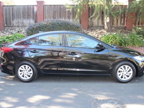 Used 2017 Hyundai Elantra SE image 4