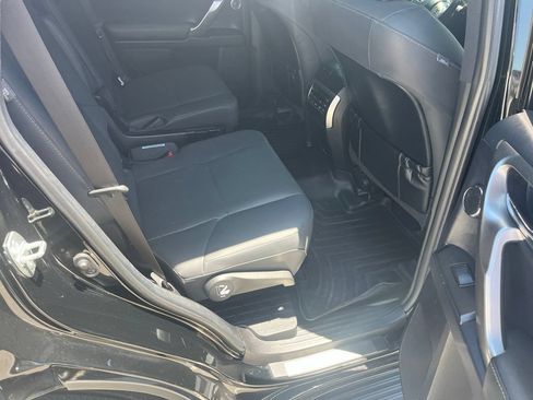 Used 2022 Lexus GX 460 Premium w/ Accessory Package AWD/4WD image 10