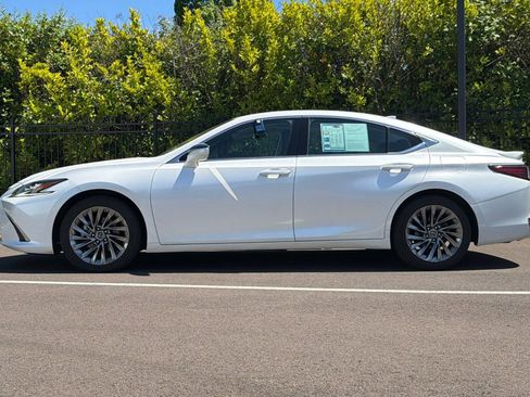 Used 2024 Lexus ES 300h w/ Luxury Package FWD image 7