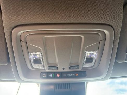 Used 2025 GMC Sierra 1500 SLT RWD image 11