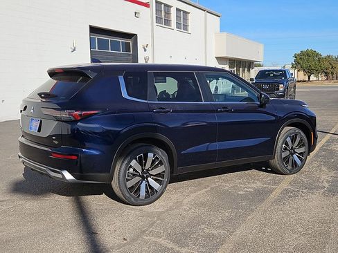 New 2026 Mitsubishi Outlander SE image 13