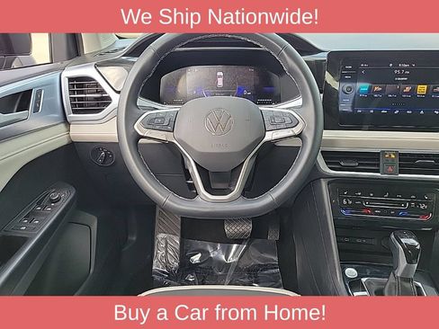 Used 2025 Volkswagen Taos SE AWD/4WD image 11