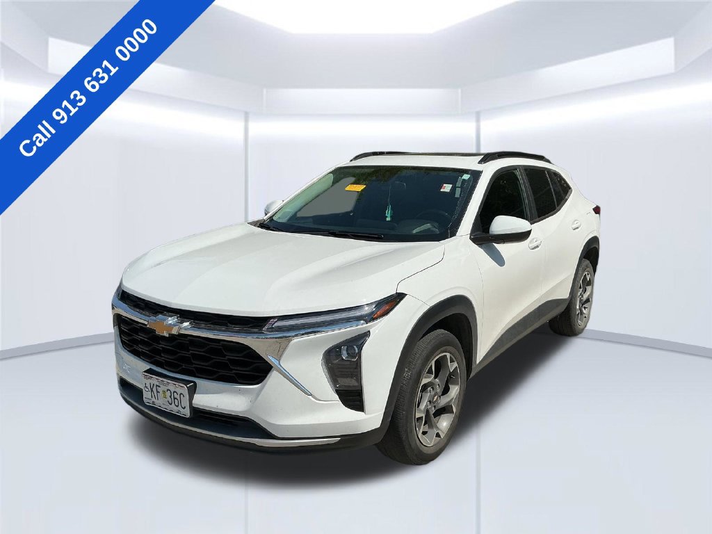 Used 2024 Chevrolet Trax LT w/ Driver Confidence Package FWD image 1