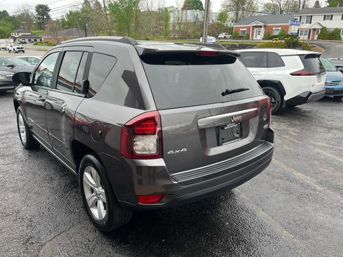 Used 2016 Jeep Compass Latitude AWD/4WD image 8
