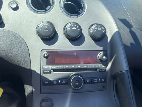 Used 2006 Pontiac Solstice Convertible w/ Premium Package RWD image 19