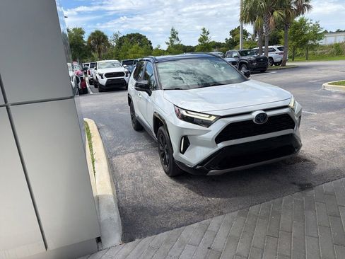 Used 2023 Toyota RAV4 XSE AWD/4WD image 3