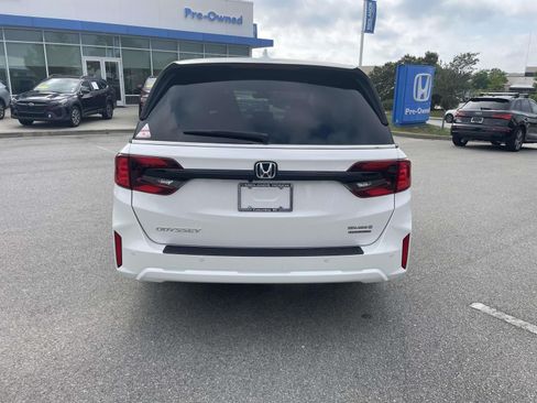 Used 2025 Honda Odyssey Touring image 5