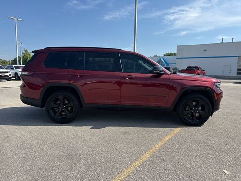 Used 2024 Jeep Grand Cherokee L Limited w/ Black Appearance Package AWD/4WD image 4
