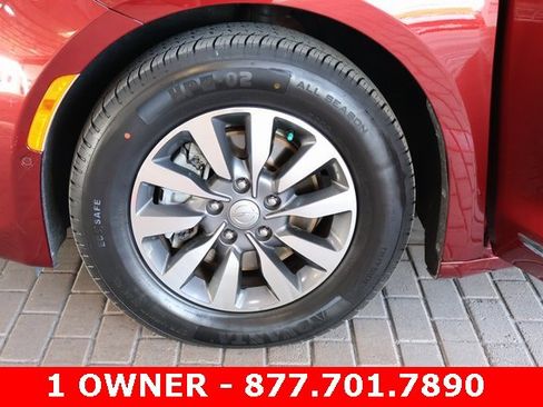 Used 2020 Chrysler Pacifica Touring-L Plus image 9