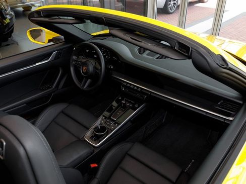 Used 2022 Porsche 911 Carrera RWD image 15