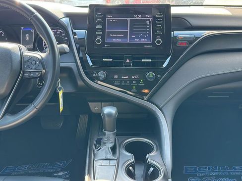 Used 2023 Toyota Camry SE image 11