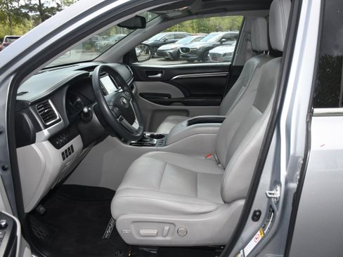 Used 2016 Toyota Highlander Limited Platinum image 7