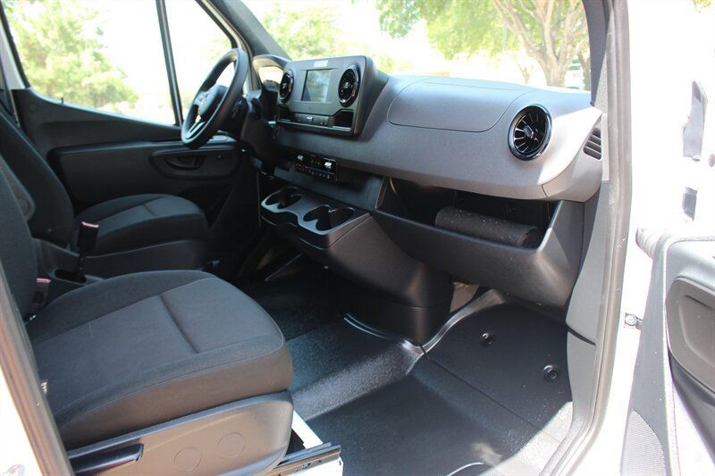 Used 2024 Mercedes-Benz Sprinter 2500 image 23