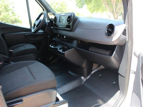 Used 2024 Mercedes-Benz Sprinter 2500 image 23