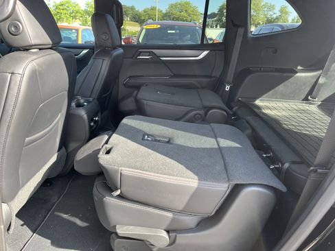 Used 2026 GMC Acadia Elevation w/ Elevation Premium Package AWD/4WD image 15