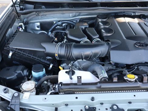 Used 2016 Toyota 4Runner SR5 AWD/4WD image 37