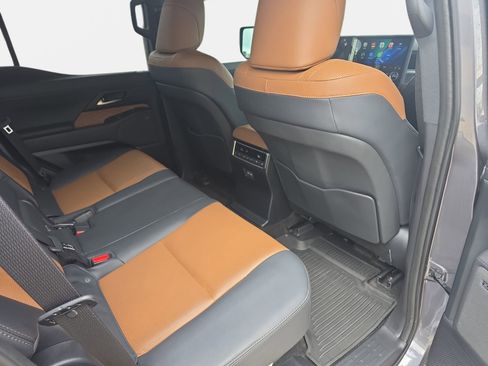 Used 2024 Lexus GX 550 w/ Accessory Package (Z1) AWD/4WD image 11