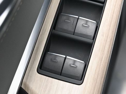 Certified 2024 Toyota Venza XLE image 15