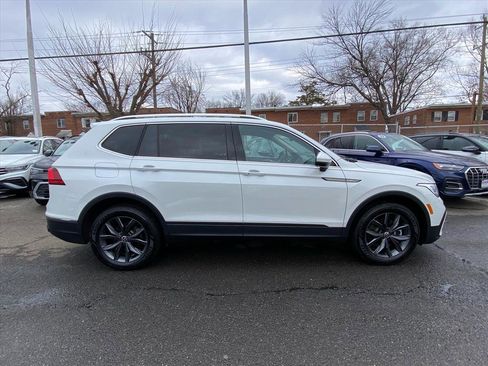 Certified 2023 Volkswagen Tiguan SE w/ Panoramic Sunroof Package image 2