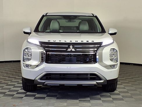 New 2025 Mitsubishi Outlander SE image 2