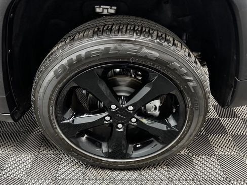 Used 2024 Jeep Grand Cherokee Altitude RWD image 20